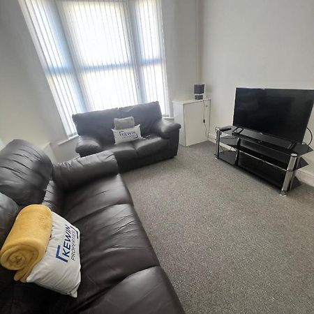Large 3 Bed - 10 Mins To Centre Villa Liverpool Exterior photo